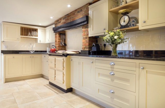 Handpainted kitchen Aga range cooker granite worktop amersham buckinghamshire bespoke kitchen inframe 2 2 1024x671