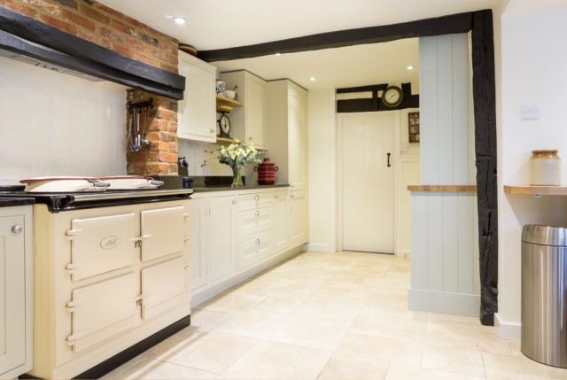 Handpainted kitchen Aga range cooker granite worktop amersham buckinghamshire bespoke kitchen inframe 3 1024x687