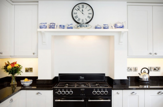 Mantle feature with shelf painted range cooker thame shaker oxfordshire 1024x676