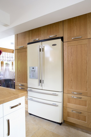 Oak Shaker kitchen rangemaster refrigerator brill buckinghamshire