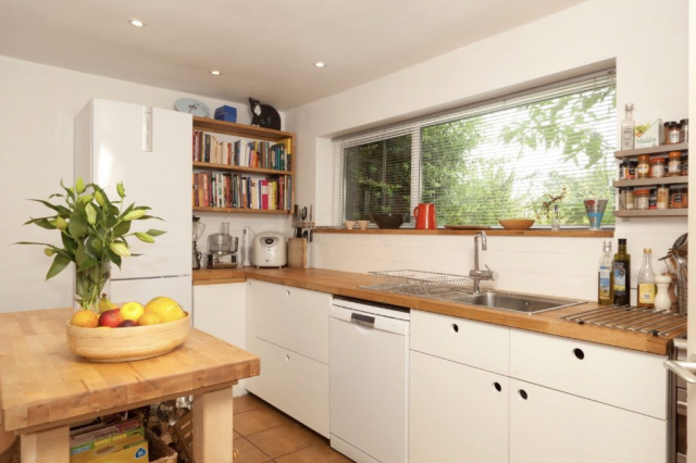 flat panel modern kitchen oak shelves bespoke oxfordshire 1 1024x682