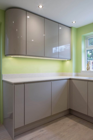 gloss handleless kitchen quartz worktop curved cupboard aylesbury buckinghamshire 1 683x1024